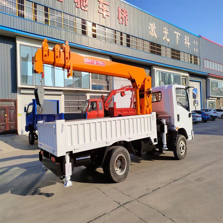 吴桥县三轮随车吊定制 农用改装机自备吊中瑞长期出售